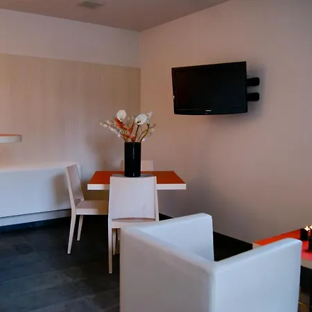 Restaurante Y Mach Pensionat 2*